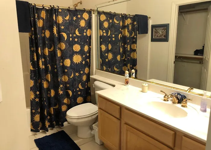 2 Master And Loft With Kitchenette In Upper Level Within Our Shared Townhome Homestay