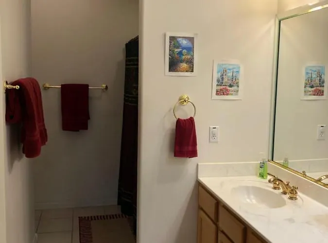 2 Master And Loft With Kitchenette In Upper Level Within Our Shared Townhome Homestay *
