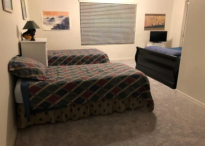 2 Master And Loft With Kitchenette In Upper Level Within Our Shared Townhome Homestay